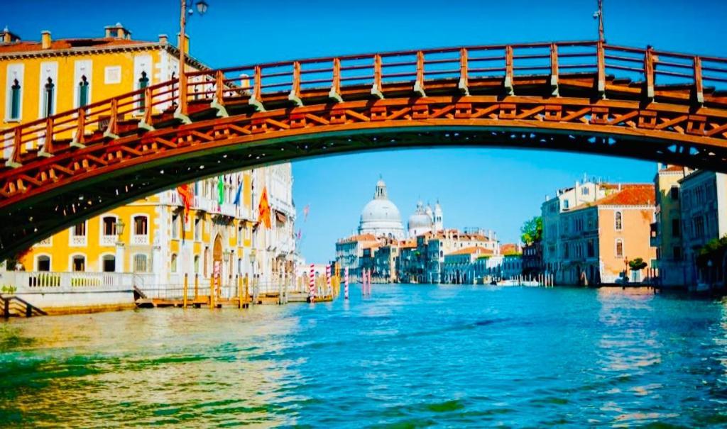 Venice Palace Luxury Suites Exteriör bild